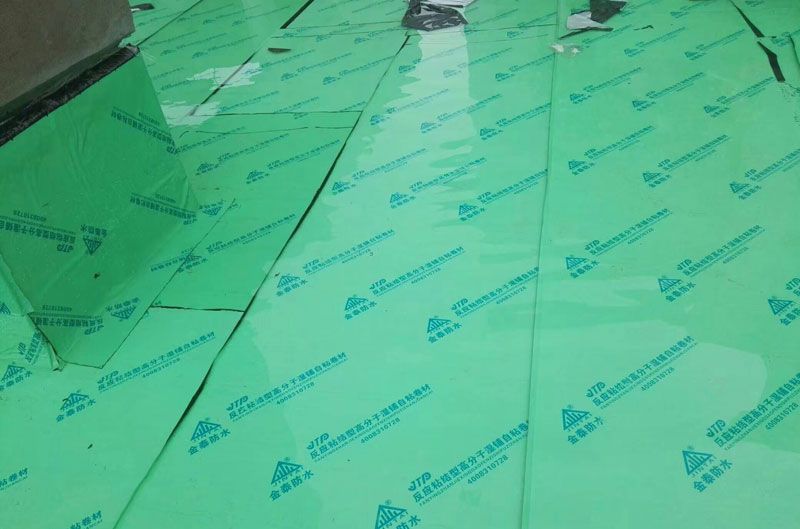 反應粘結型高分子濕鋪自粘卷材（強力交叉膜）